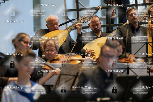 TAM25_K.11__Michael-Vogl_018_7662 | Tage Alter Musik Regensburg K.11 Dreieinigkeitskirche Ars Antiqua Austria (Österreich) St. Florianer Sängerknaben (Österreich) Splendor Austriae Höfischer Prunk in geistlichen Werken B.A. Aufschnaiter: Missa Laetemurine & H.I.F. Biber: Vesperae à 32 Franz Farnberger Einstudierung Gunar Letzbor Solovioline, Leitung Foto: Michael Vogl