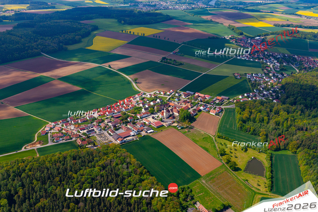 Die Luftbildaufnahme Hohengebraching -  wurde 2019 mittels Flugzeug (keine Drohne) erstellt. Perfekte Schärfe und Druck- Ergebnisse- Garantiert!