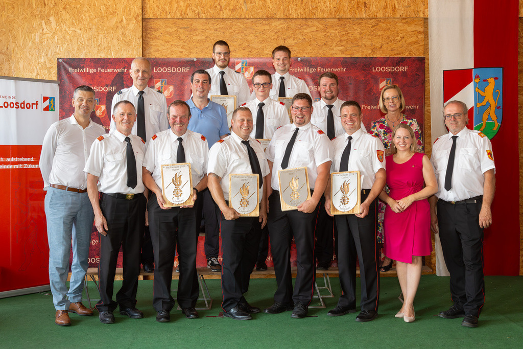 Geehrtengruppe_006 | Festakt FF-LOOSDORF - GRUPPENFOTO der ausgezeichneten HELFER bzw. Organisationen - DANKE für Hilfsleistungen und Unterstützungen bei der Hochwasserkatastrophe in Loosdorf im September 2024