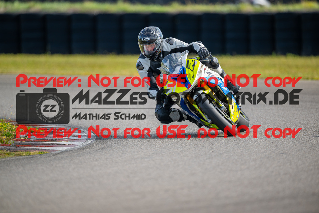 MaZZes-Fotomatrix-20260918-703088 | GELB