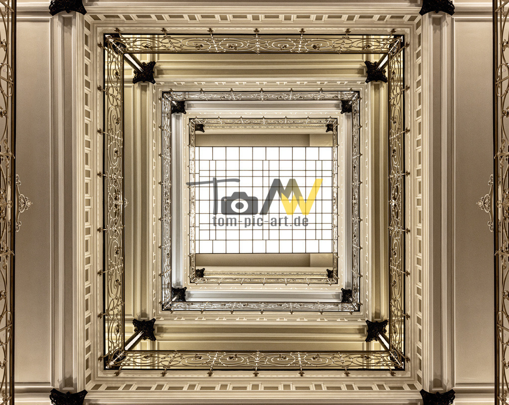 Das Treppenhaus im Laeiszhof - Hamburg | Hochauflösende und hochwertige Bilder und Fotos.Kommerzielle oder private Nutzung ✔ Bilder downloaden✔ Acryl ✔ Leinwand ✔ Poster ✔
 - Realisiert mit Pictrs.com