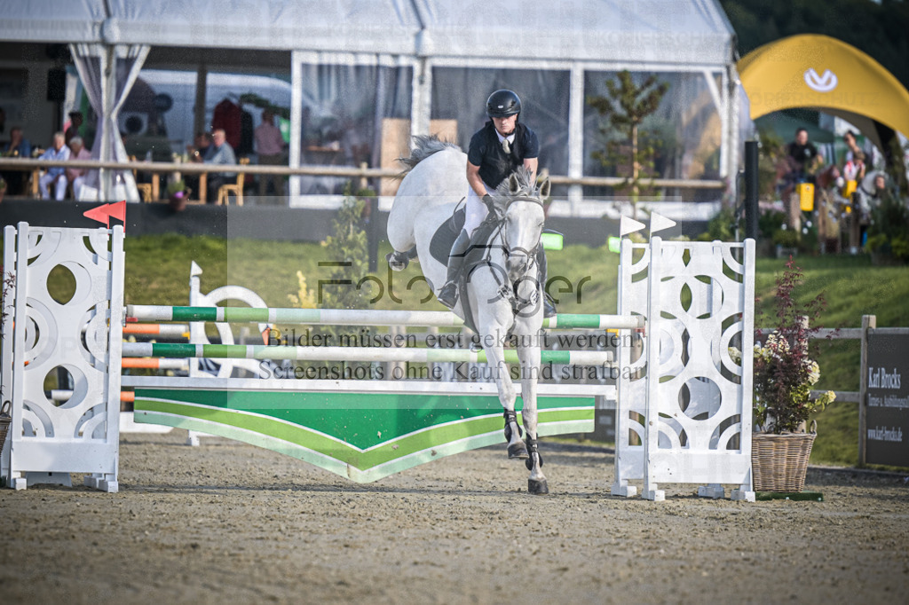 DOS_2290 | Entdecke hochwertige Reitturnierfotos von Foto Oger. Professionell, emotional und authentisch – jetzt Lieblingsmomente im Shop bestellen.Deutschlandweite Turnierfotografie. - Realisiert mit Pictrs.com