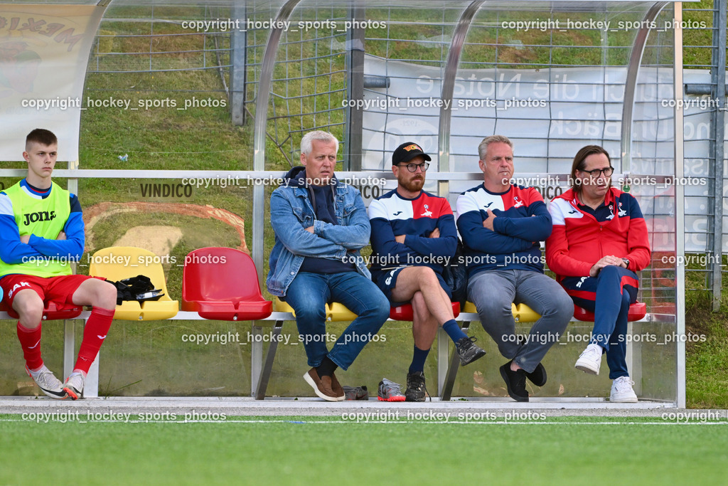 SV Spittal vs. SAK | Spielerbank SAK, #18 Jonas Kristof SAK, Präsident SAK Marko Wieser, Assistentcoach SAK Simon Sadnek, Tormann Trainer SAK Johann Smrecnik, Headcoach SAK Richard Huber, SV Spittal vs. SAK, SV Spittal vs. SAK am 24.05.2024 in Spittal an der Drau (Goldeck Stadion), Austria, (Photo by Bernd Stefan)