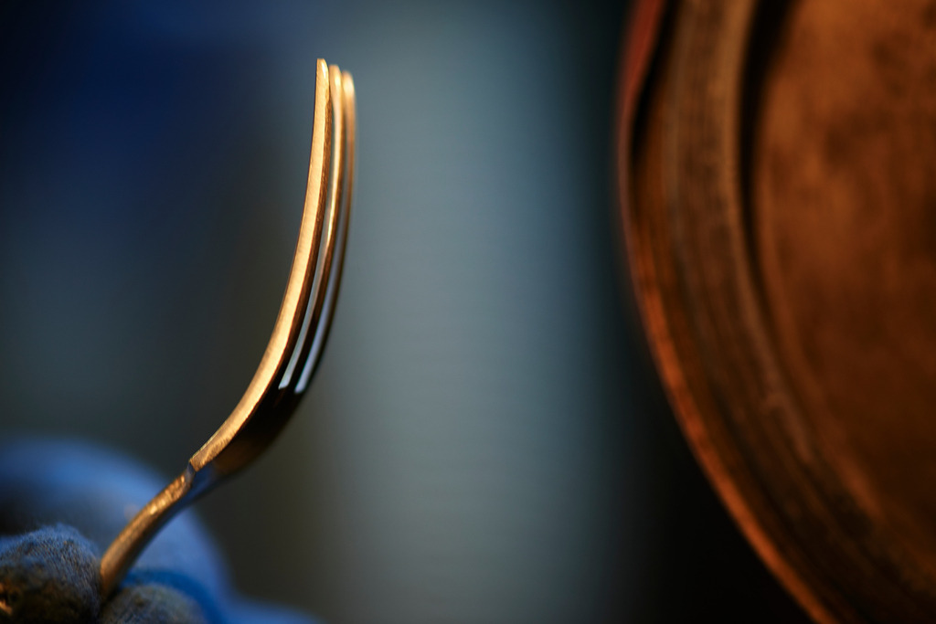 Feinschliff der Gabel | Wien, Austria - February 22, 2017: Wiener Silbermanufactur;  Feinschliff der Gabel. - Realisiert mit Pictrs.com