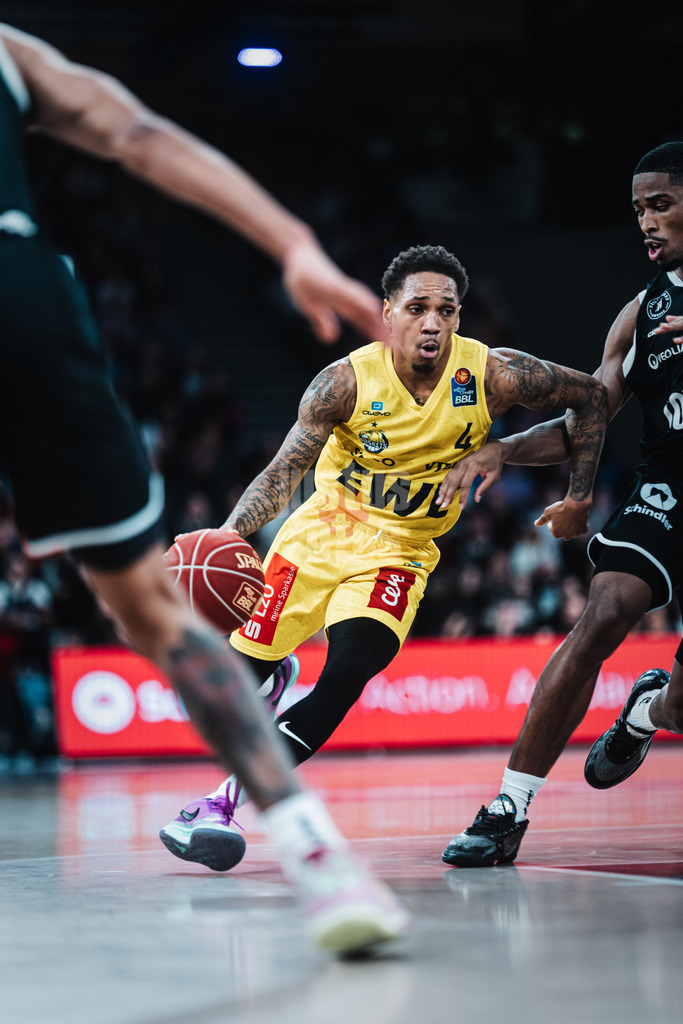 Basketball | Männer | Saison 2023/2024 | easyCredit Basketball Bundesliga | Veolia Towers Hamburg vs. EWE Baskets Oldenburg | 20.01.2024 | DeWayne Russell (#4, EWE Baskets Oldenburg)
