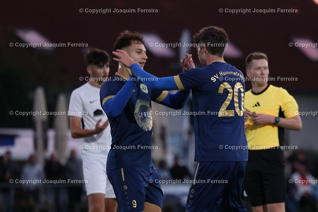2024.09.11 Pokal Germania O.Roden - SV Hummetroth 0957 Kopie | 2024.09.11 Fussball Krombacher Hessenpokal 2024/25 Germania Ober-Roden - SV Hummetroth v.l.,  Giuseppe Signorelli (SV Hummetroth), Jannik Sommer (SV Hummetroth) Torjubel, Goal celebration, celebrate the goal  - Realisiert mit Pictrs.com