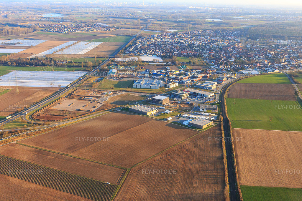 Luftbild: Industriegebiet Im Speyerer Tal aus Norden in Rülzheim im Bundesland Rheinland-Pfalz in Deutschland. Foto: IMG_104928.jpg vom 14.03.2018 durch Werner Riehm/FLY-FOTO.de