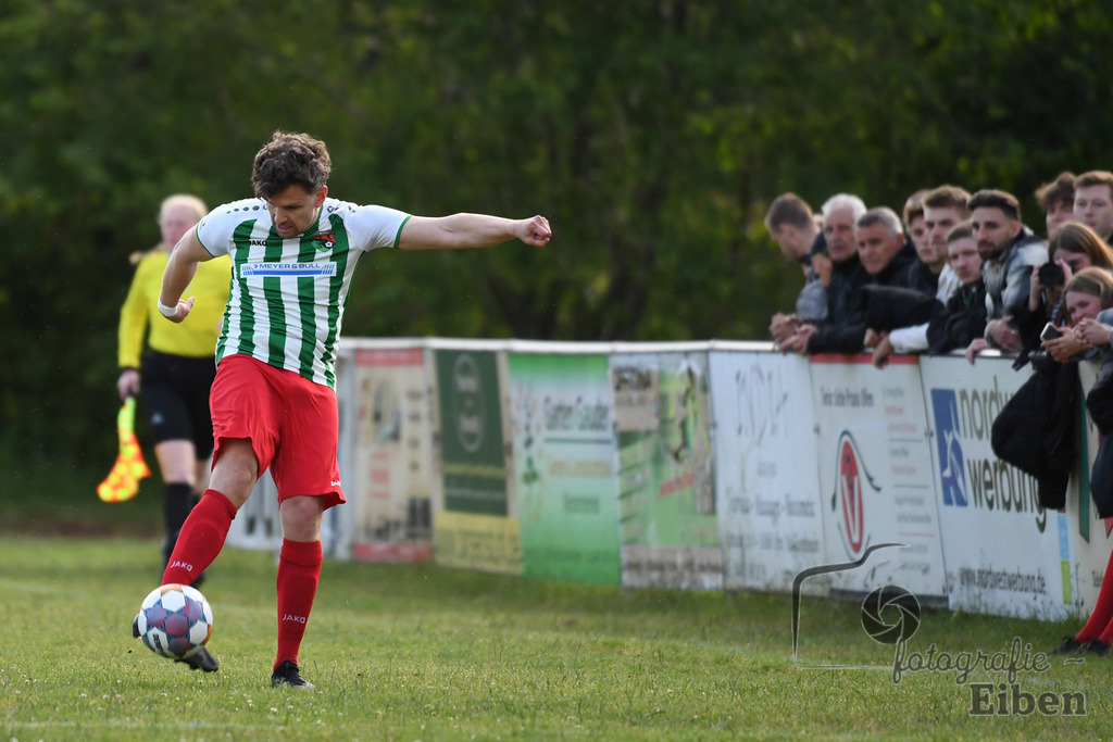 TuS Ofen-SG FriPe | Herren 1. Kreisklasse Süd, Jade-Weser-Hunte; TuS Ofen (blau)-SG FriPe (weiß) am 28.05.2025; in Ofen (), Photo: Philip Eiben 2025 - Realisiert mit Pictrs.com