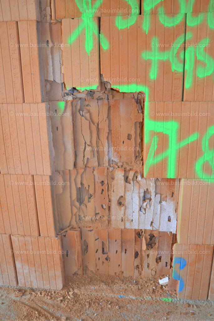 bib-lg07-mauerarbeiten-0249 | Nach LV-Leistungsgruppen sortierte Detailfotos über den Bau eines Hauses. Alle Hausbau-Bilder direkt vom Urheber und Autor der Website Haus-Selber-Bauen.com