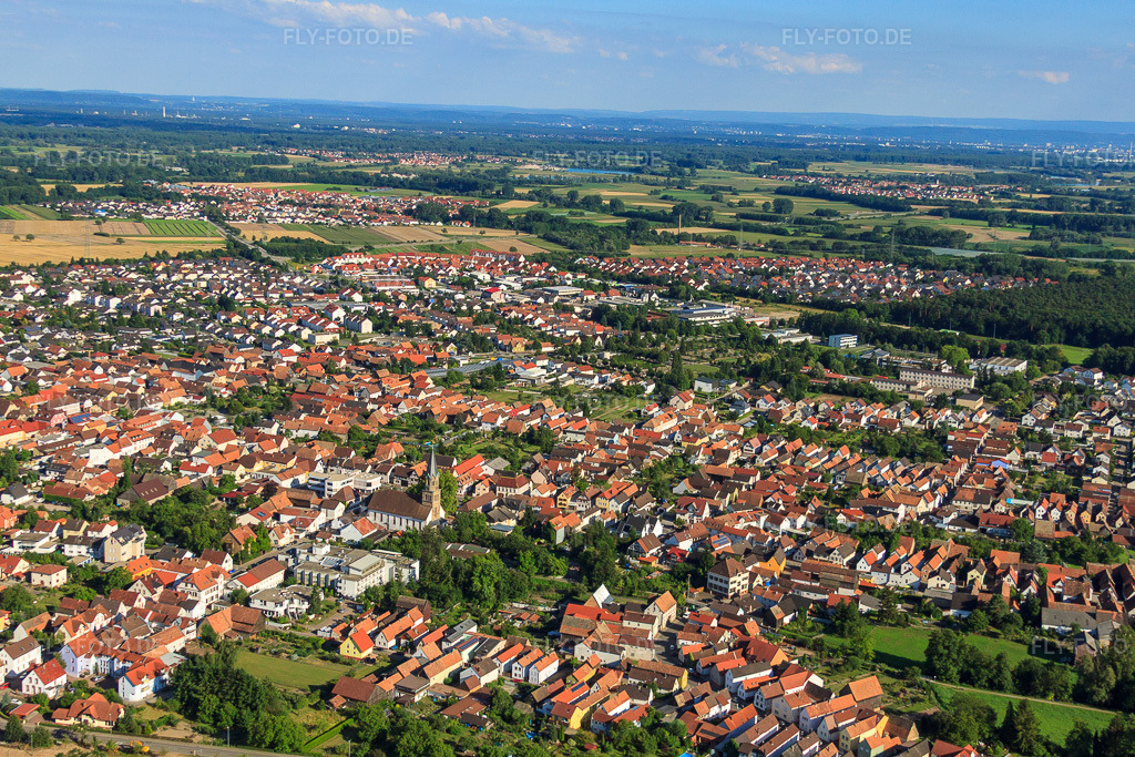 Luftbild: Stadtansicht aus Nordwesten in Rülzheim im Bundesland Rheinland-Pfalz in Deutschland. Foto: IMG_30763.jpg vom 31.07.2010 durch Werner Riehm/FLY-FOTO.de