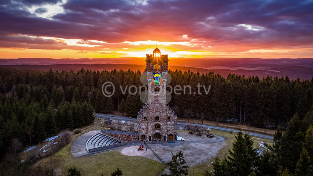 Der Altvaterturm bei Lehesten zum Sonnenuntergang | Luftbilder, Drohnenbilder, Oberfranken, Bayern, Kronach, Lichtenfels, Kulmbach, Thüringen, Frankenwald, Thüringerwald - Realisiert mit Pictrs.com
