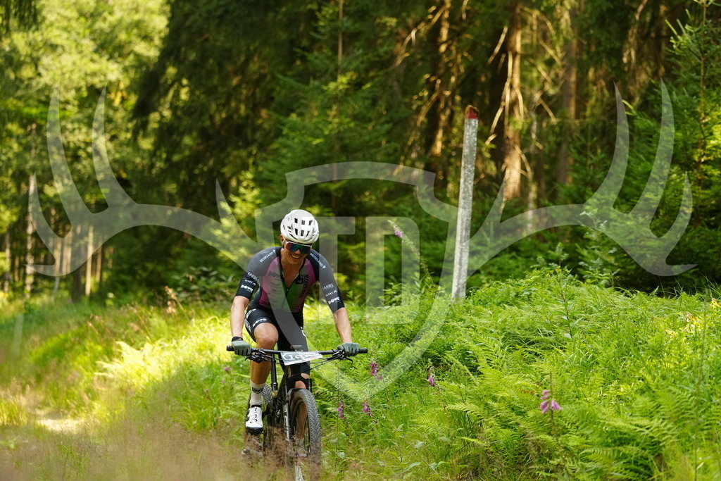 FC103306 | Fotogalerie der Treibjagd im Dunkelwald - Dein MTB Etappenrennen im Erzgebirge - Realisiert mit Pictrs.com