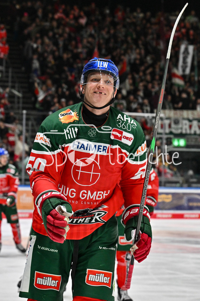 Augsburger Panther - Schwenninger Wild Wings | Jubel des AEV nach dem Treffer zum 4-2 druch Alexander OBLINGER (Augsburger Panther #50) / Freude / happy / Tor / torschuetze / DEL: Augsburger Panther - Schwenninger Wild Wings, Curt Frenzel Stadion am 02.02.2025