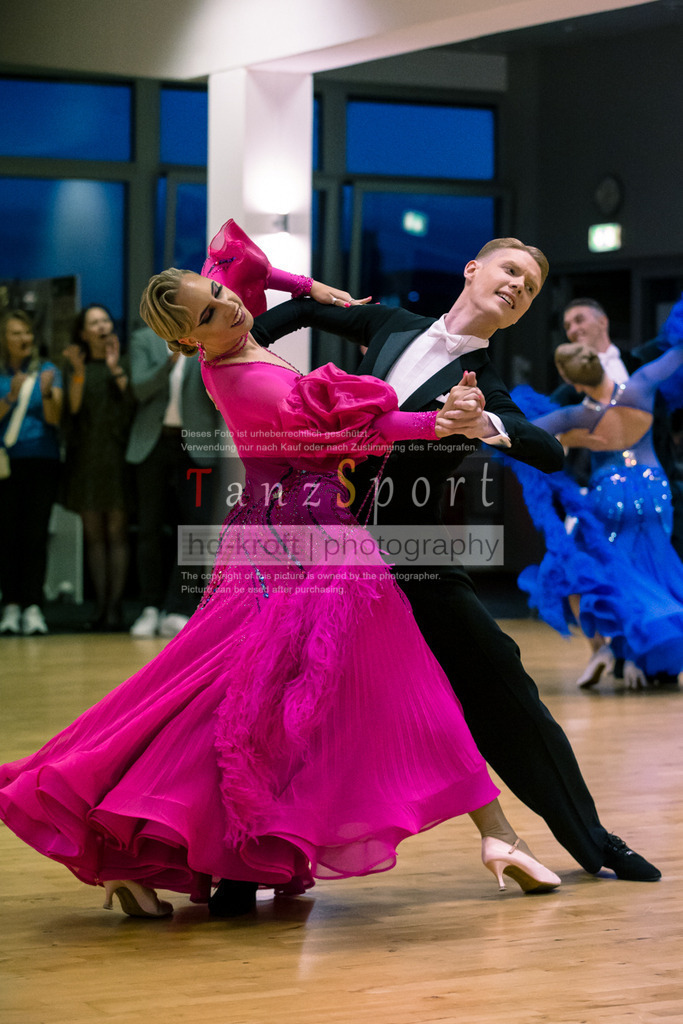 20250906_LM_By_HGR-S-Std_7175 | Tanzsportbilder, Standardtanz, Lateintanz, WDSF, DTV, LTVB, dancecomp, goc, hessen tanzt, blaues band der spree, walzer, tango, wiener walzer, slowfox, quickstepp, samba, rumba, cha-cha-cha, paso doble. jive, hd-kroft photography, turniertanzsport