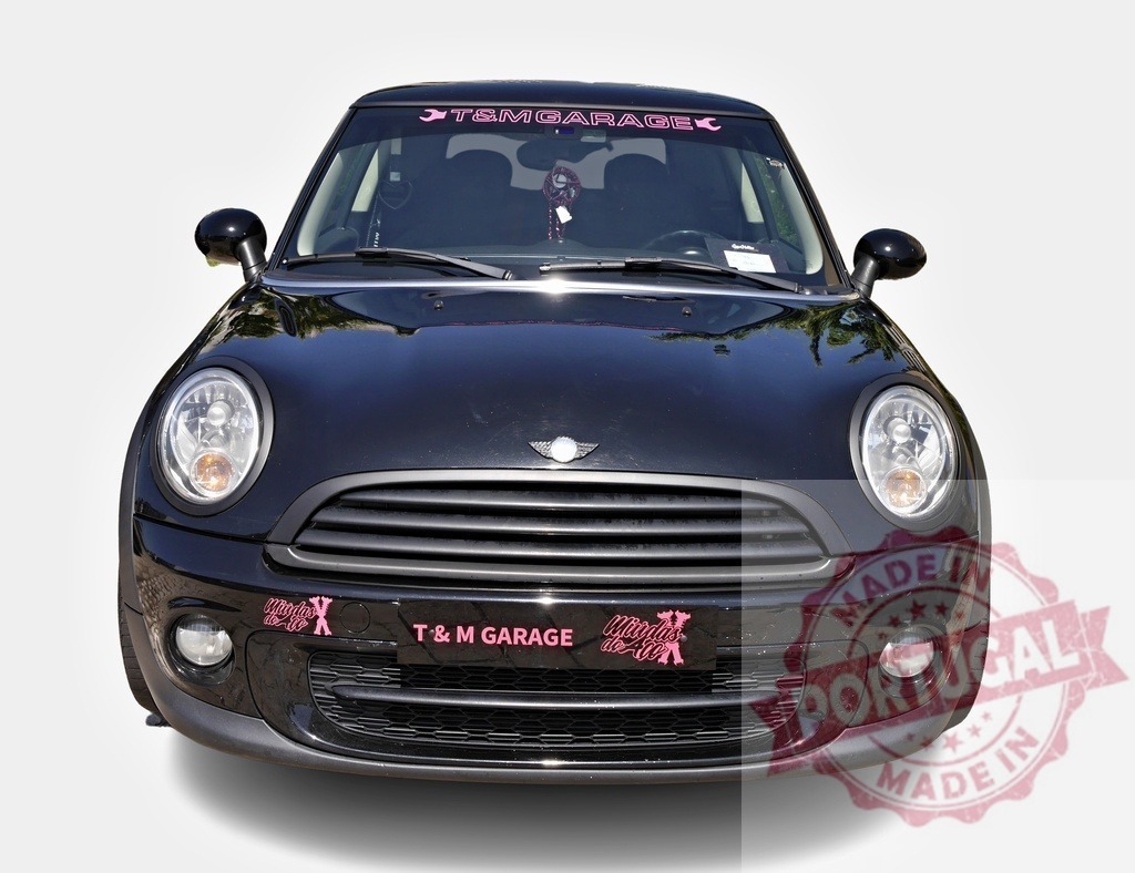 Customized black Mini Cooper parked and showing tuning and customization potential | Front view of a customized black Mini Cooper showing tuning and customization potential - Realisiert mit Pictrs.com