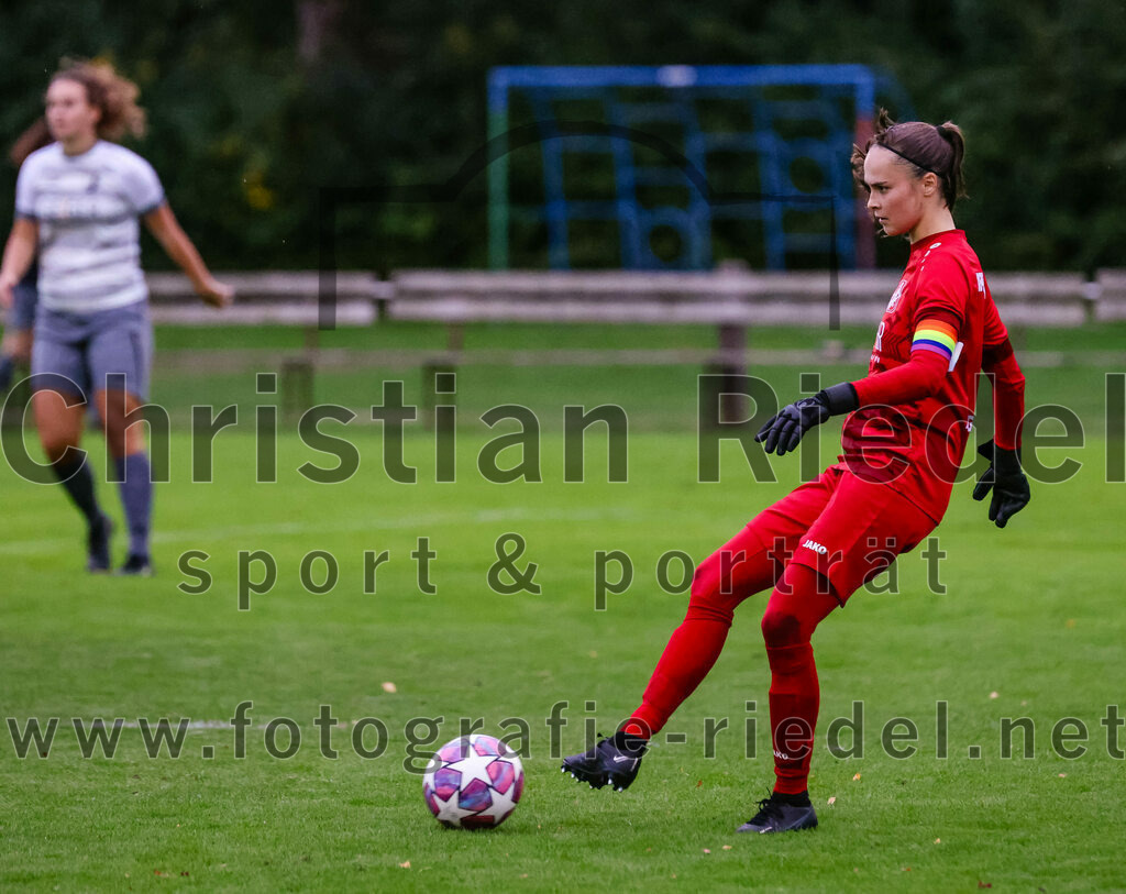2023-10-07_013_FC_Forstern_gegen_TSV_Schwaben_Augsburg | Forstern, Deutschland, 07.10.2023:
Fußball, Frauen Bayernliga 2023 / 2024, 6. Spieltag, FC Forstern gegen TSV Schwaben Augsburg, Endergebnis: 1:6

Torfrau Sarah Reißner (TSV Schwaben Augsburg, #1)

Foto: Christian Riedel / fotografie-riedel.net