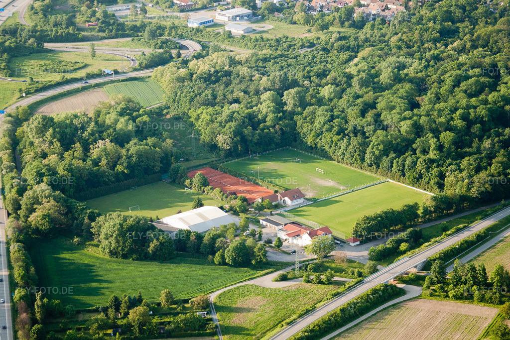 Luftbild: Oberwaldstadion im Ortsteil Durlach in Karlsruhe im Bundesland Baden-Württemberg in Deutschland. Foto: IMG_27413.jpg vom 23.05.2010 durch Werner Riehm/FLY-FOTO.de