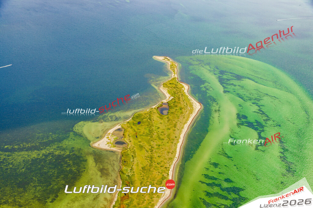 Klassische Luftaufnahme ohne Drohne zeigt:Püttsee bei Fehmarn - Die Luftbildaufnahme wurde 2025 vom UL-Flugzeug heraus erstellt ( keine Drohnenaufnahme ) - Hochauflösende Luftaufnahme -Nicht vergleichbar mit Google Maps oder Satelittenbilder- Die Geschenkidee !Mit Lizenz und Bildrechte bestellbar