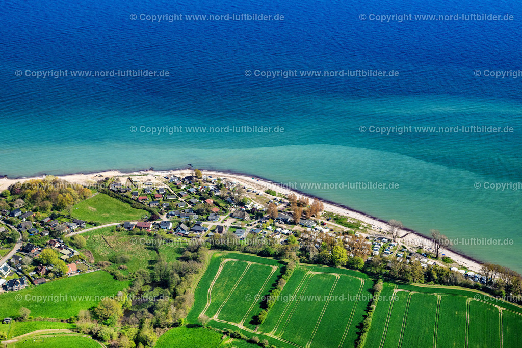 Langholz_Campingplatz_ELS_6397010524 | LANGHOLZ 01.05.2024 Campingplatz Langholz an der Meeres-Küste der Ostsee in Langholz im Bundesland Schleswig-Holstein. // Townscape on the seacoast of Baltic Sea in Langholz in the state Schleswig-Holstein. Foto: Martin Elsen