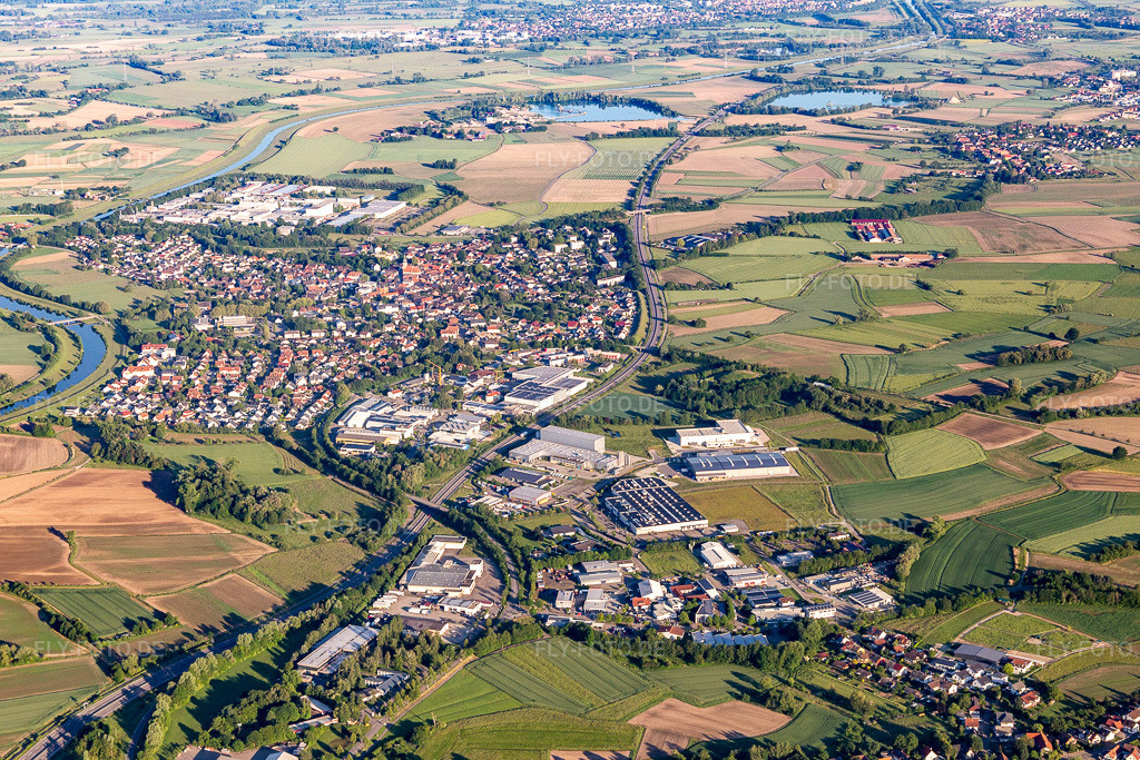 Luftbild: Uferbereich des der Kinzig - Flußverlaufes in Willstätt im Bundesland Baden-Württemberg in Deutschland. Foto: IMG_114967.jpg vom 01.06.2019 durch Werner Riehm/FLY-FOTO.de