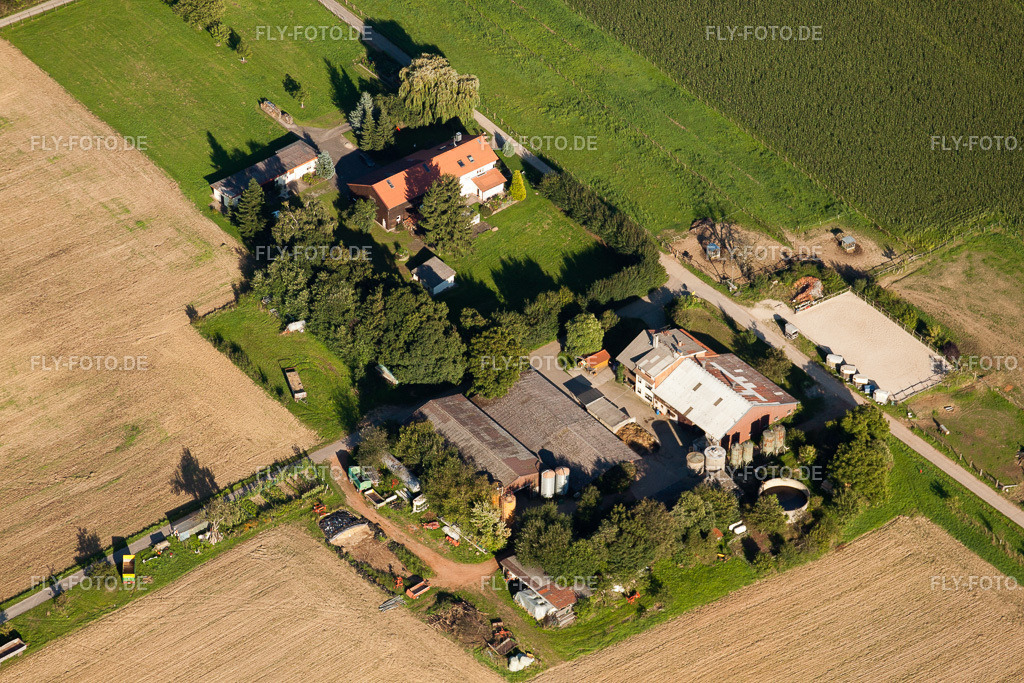 Begegnungshof Im Steinig | Luftbild: Begegnungshof Im Steinig im Ortsteil Langensteinbach in Karlsbad im Bundesland Baden-Württemberg in Deutschland. Foto: IMG_32386.jpg vom 21.08.2010 durch Werner Riehm/FLY-FOTO.de - Realisiert mit Pictrs.com