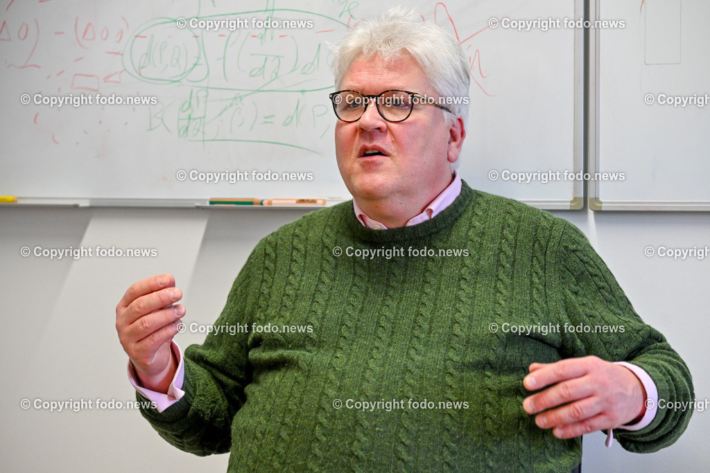 Sepp Hochreiter_ JKU-Institut fuer Machine Learning_ 09.02.2024-19 | 09.02.2024, Johannes Kepler Universitaet Linz, AUT, JKU, Johannes Kepler Universitaet Linz, im Bild Sepp Hochreiter (JKU, Leitung Institut fuer Machine Learning)