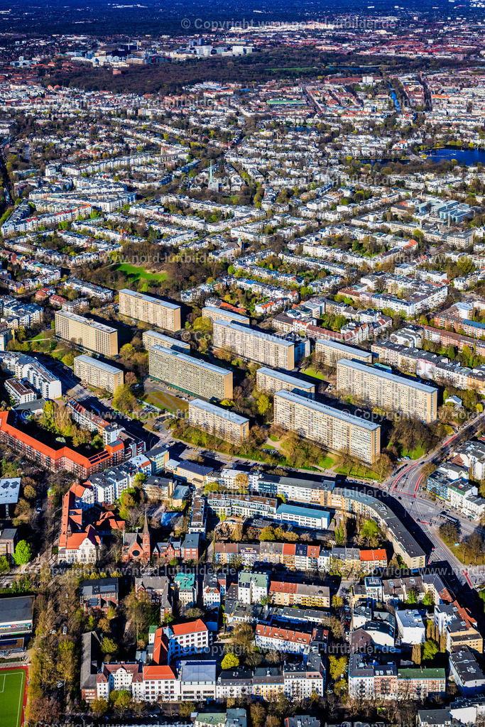 Hamburg_Harversterhude_Grindel_Hochhäuser_ELS_5019060425 | HAMBURG 06.04.2025 Hochhäuser im Wohngebiet einer industriell gefertigten Plattenbau- Siedlung mit dem "Bezirksamt Eimsbüttel" am Grindelberg im Ortsteil Harvestehude in Hamburg, Deutschland. Weiterführende Informationen bei: Bezirksamt Eimsbüttel. // Skyscrapers in the residential area of industrially manufactured settlement with dem "Bezirksont Eimsbuettel" on Grindelberg in the district Harvestehude in Hamburg, Germany. Further information at: Bezirksamt Eimsbuettel. Foto: Martin Elsen