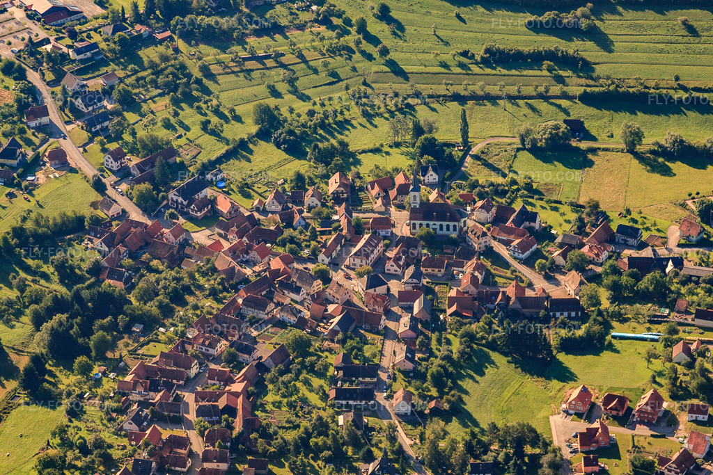 Aerial view: View of the town from the northeast in Wingen in the state Bas-Rhin, France.Photo: IMG_31083.jpg taken on 08/07/2010 by Werner Riehm/FLY-FOTO.comResolution of the original: 4752 x 3168 px