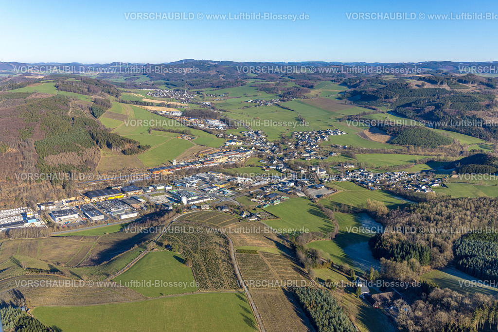 Eslohe230205182 | Luftbild, Ortsansicht Bremke, Holzwerke Ewald Beckmann, Hügellandschaft, Bremke, Eslohe, Sauerland, Nordrhein-Westfalen, Deutschland