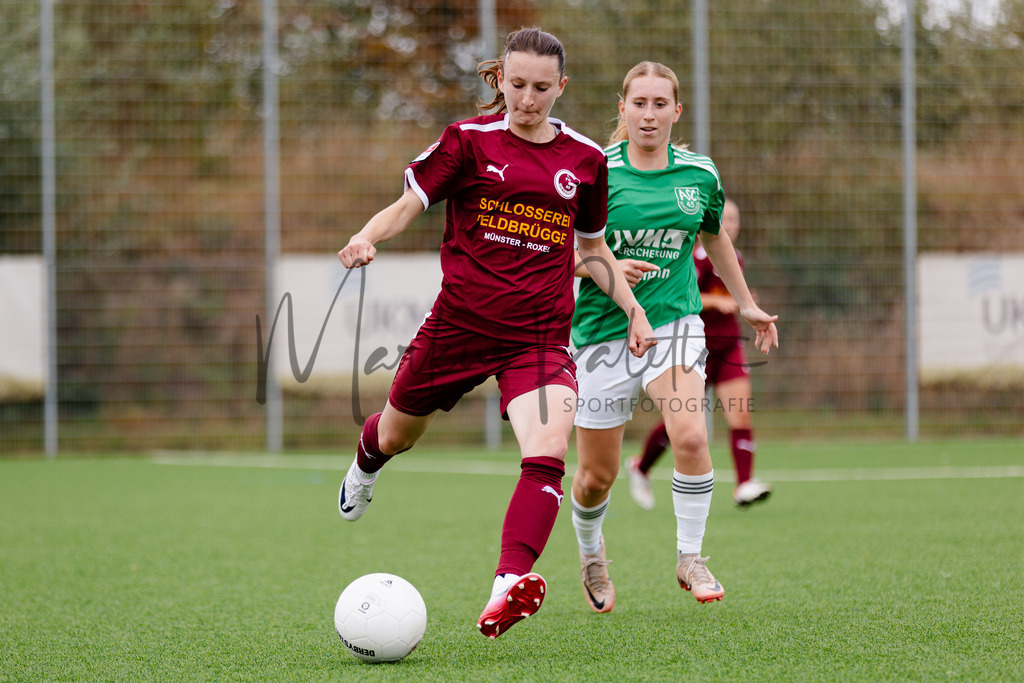 Frauen Landesliga, 2. Spieltag, Saison 2025/2026: 1. FC Gievenbeck - ASC Schöppingen | IGA 2027 Frauen Landesliga, 2. Spieltag, Saison 2025/2026, 1. FC Gievenbeck empfängt ASC Schöppingen im Sportpark Gievenbeck in Münster. Foto: sportfotografie.ms | Markus Paletta - Realisiert mit Pictrs.com