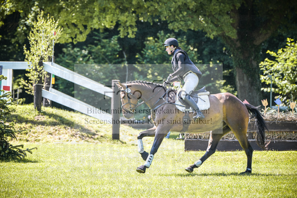 DOS_5474 | Entdecke hochwertige Reitturnierfotos von Foto Oger. Professionell, emotional und authentisch – jetzt Lieblingsmomente im Shop bestellen.Deutschlandweite Turnierfotografie. - Realisiert mit Pictrs.com