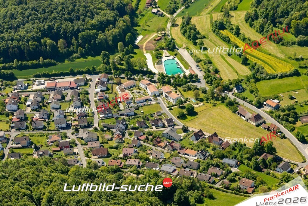 Luftaufnahme der Stadt Königstein - Die Luftaufnahme wurde 2025 vom UL-Flugzeug heraus erstellt ( keine Drohne ) - Hochauflösende Luftaufnahme - für professionelle Ausdrucke geeignet. Die Geschenkidee !Mit Lizenz und Bildrechte bestellbar