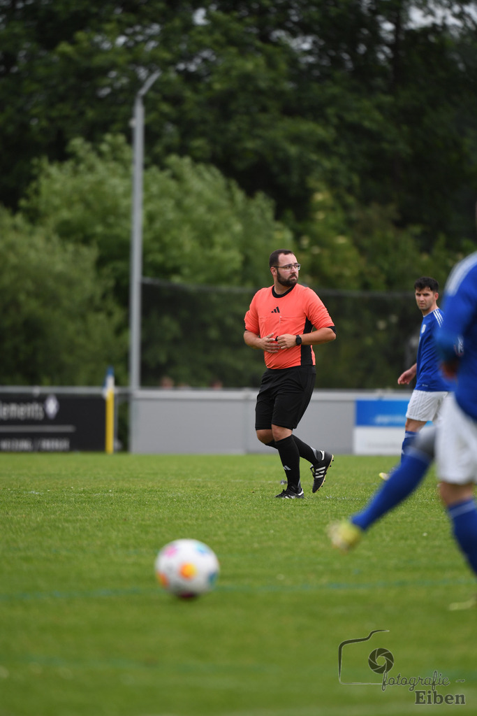 1. FC Nordenham-SV GOTANO | Kreispokal Finale Jade-Weser-Hunte 1. Mannschaften; 1.FC Nordenham (weiß)-SV GOTANO (blau) am 15.06.2025 in Rastede (Sportanlage Köttersweg), Photo: Philip Eiben 2025 - Realisiert mit Pictrs.com