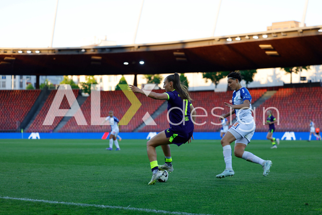GC Zürich vs FC Zürich - AXA Women’s Super League Playoffs - Stadion Letzigrund | JANINA EGLI of FC Zürich and EMANUELA PFISTER of Grasshopper Club Zürich during the AXA Women’s Super League Playoffs quarter-final second leg between GC Zürich and FC Zürich at Stadion Letzigrund, Zurich, Switzerland. - Realisiert mit Pictrs.com