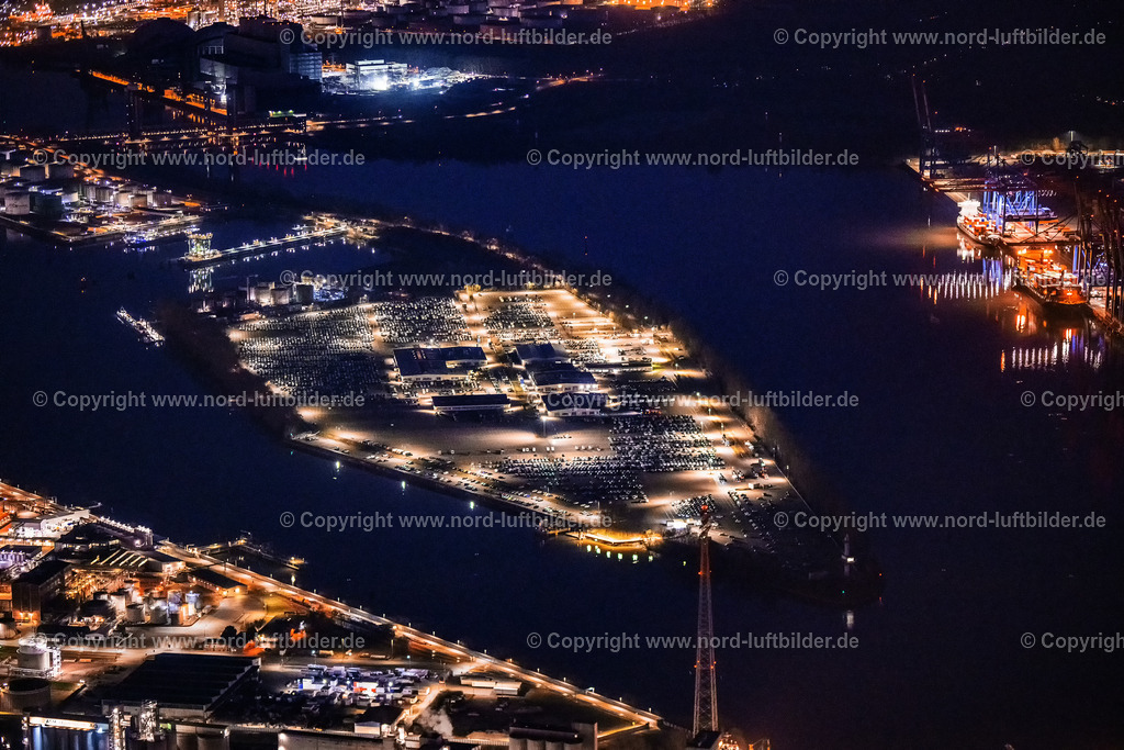 Hamburg_BLG_Parkplatz_Nachtaufnahme_ELS_5816060325 | HAMBURG 06.03.2025 Nacht- Lichter und Beleuchtung Automobile - Personenkraftwagen auf den Abstellflächen im Freigelände am BLG - Autoterminal im Ortsteil Wilhelmsburg in Hamburg, Deutschland. Weiterführende Informationen bei: BLG LOGISTICS GROUP. // Night lighting automobiles - cars on the parking spaces in the outdoor area on BLG - Autoterminal in the district Wilhelmsburg in Hamburg, Germany. Further information at: BLG LOGISTICS GROUP. Foto: Martin Elsen