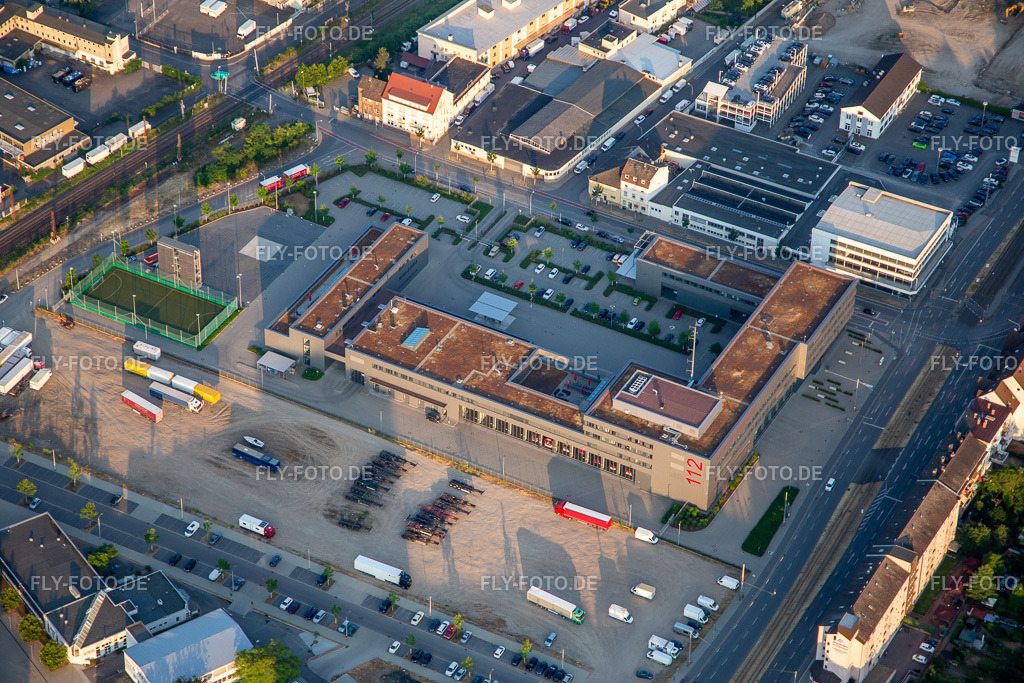 Feuerwehr Mannheim - Hauptfeuerwache https://www.mannheim.de https://www.jugendfeuerwehr-mannheim.de/ | Luftbild: Feuerwehr Mannheim - Hauptfeuerwache https://www.mannheim.de https://www.jugendfeuerwehr-mannheim.de/ im Ortsteil Almenhof in Mannheim im Bundesland Baden-Württemberg in Deutschland. Foto: IMG_137191.jpg vom 24.06.2023 durch ©2025 Werner Riehm fly-foto.de/copyright - Realisiert mit Pictrs.com