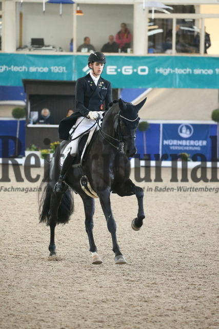 Pforzheim_2022_Dressurprüfung_Kl.S_Moritz Treffinger_Treffinger_s Superstition OLD (15) | Alle Fotos der Reiterjournal Fotografin Doris Matthaes im Reiterjournal Online-Fotoshop. - Realisiert mit Pictrs.com