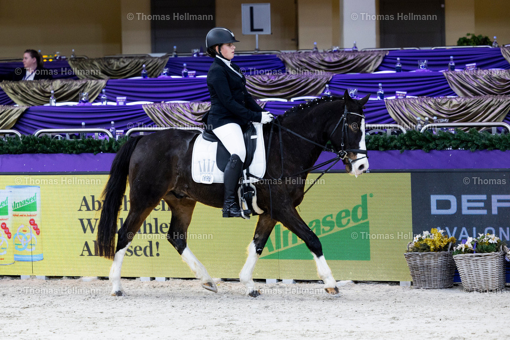TH_Linsenhoff Förderpreis Reiterwettbewerb_13028 | Linsenhoff Förderpreis Reiterwettbewerb beim Festhallen Reitturnier Frankfurt 2023 am 14.12.23 in Frankfurt, Festhalle