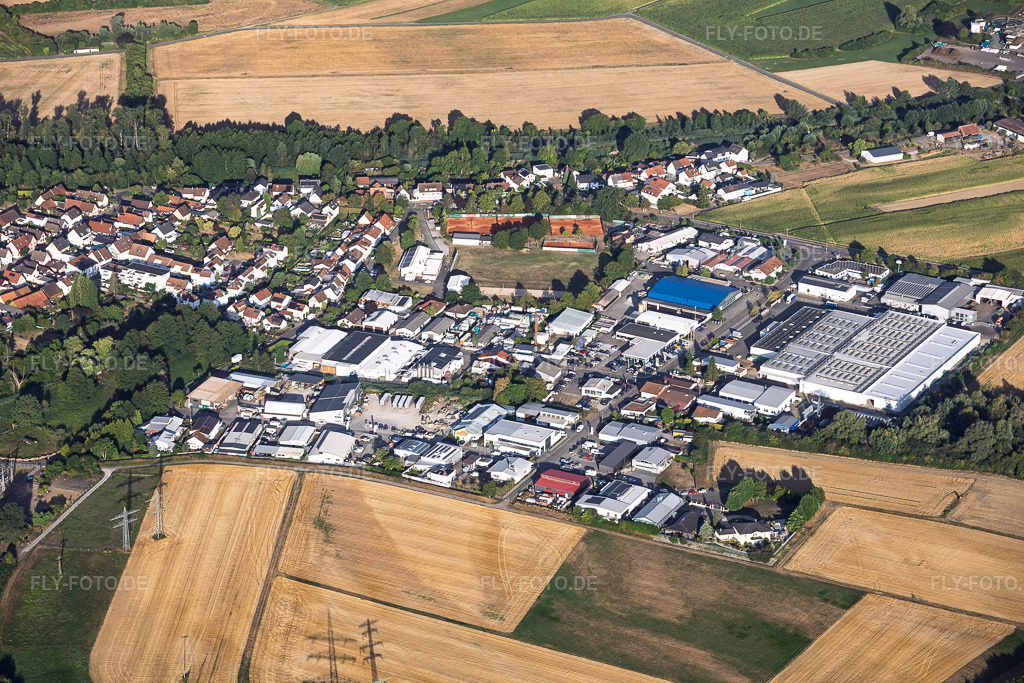 Luftbild: Gewerbering aus Osten mit Hans Höffele Industriewatte GmbH und Tennishalle Hochstetten im Ortsteil Hochstetten in Linkenheim-Hochstetten im Bundesland Baden-Württemberg in Deutschland. – Foto: IMG_158417.jpg vom 06.08.2026 durch Werner Riehm/FLY-FOTO.de – Auflösung des Originals: 6000 x 4000 px – Hans Höffele Industriewatte GmbH – willkommen. | Tennisschule Matthias Schneider