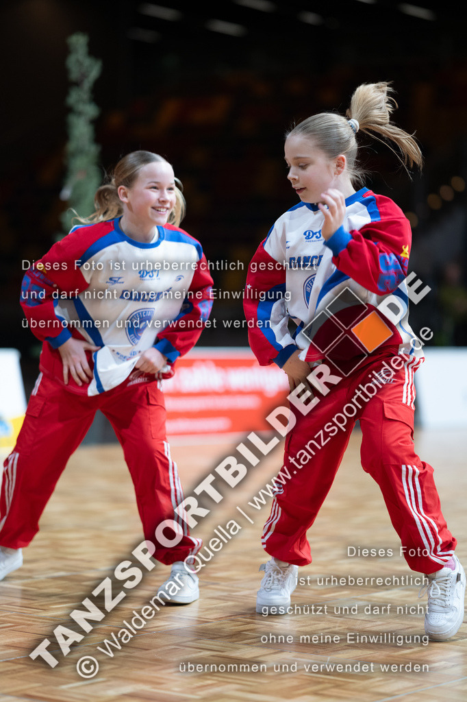 20250125-00082 | Hier finden Sie Tanz Bilder vom Latein und Standard Formationen tanzen. Sportbilder vom Tanzsport. Schöne Fotos und von Weltmeisterschaft, Europameisterschaft, Bundesliga, Regionalliga, Oberliga und Landesliga sowie von GOC Stuttgart, DanceComp, WM Bremen