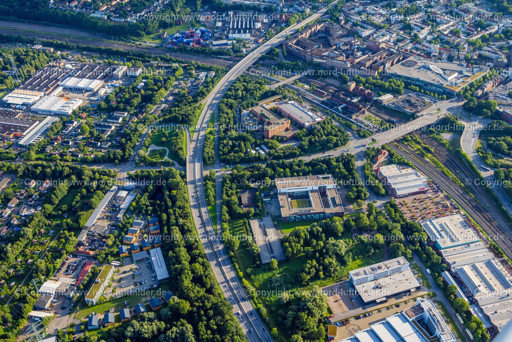 Hamburg_Harburg_Gewerbegebiet_ELS_9210040823 | HAMBURG 09.08.2023 Gewerbegebiet und Firmenansiedlung Großmoorbogengraben in Harburg in Hamburg. // Industrial estate and company settlement Grossmoorbogengraben in Harburg in Hamburg. Foto: Martin Elsen