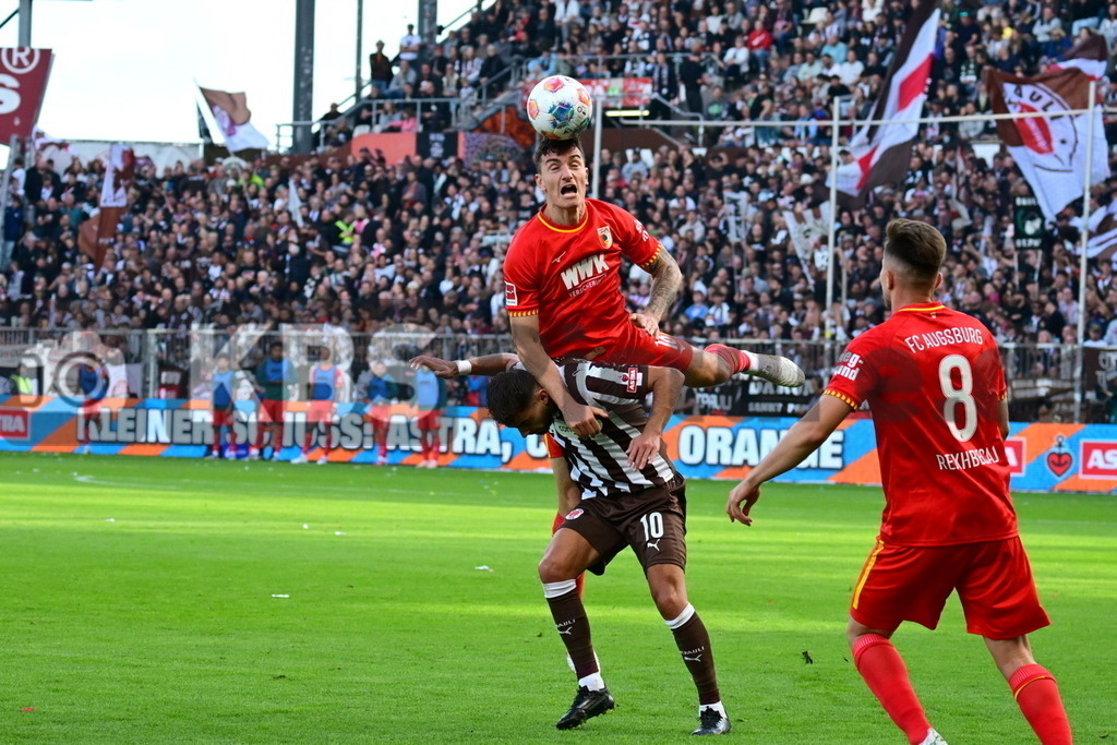 KBS Picture_FCStPauli-FCAugsburg_015 | v.v. Zesiger Cedric (FC Augsburg) , Sinani Danel (St.Pauli) ,Sportplatz :  Millerntor Stadion, - Realisiert mit Pictrs.com