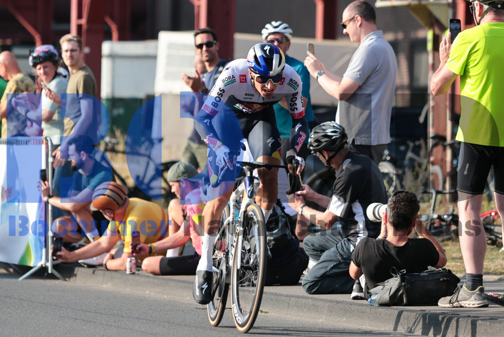 SES_DEUTOU20250820-191 | bond - Realisiert mit Pictrs.com