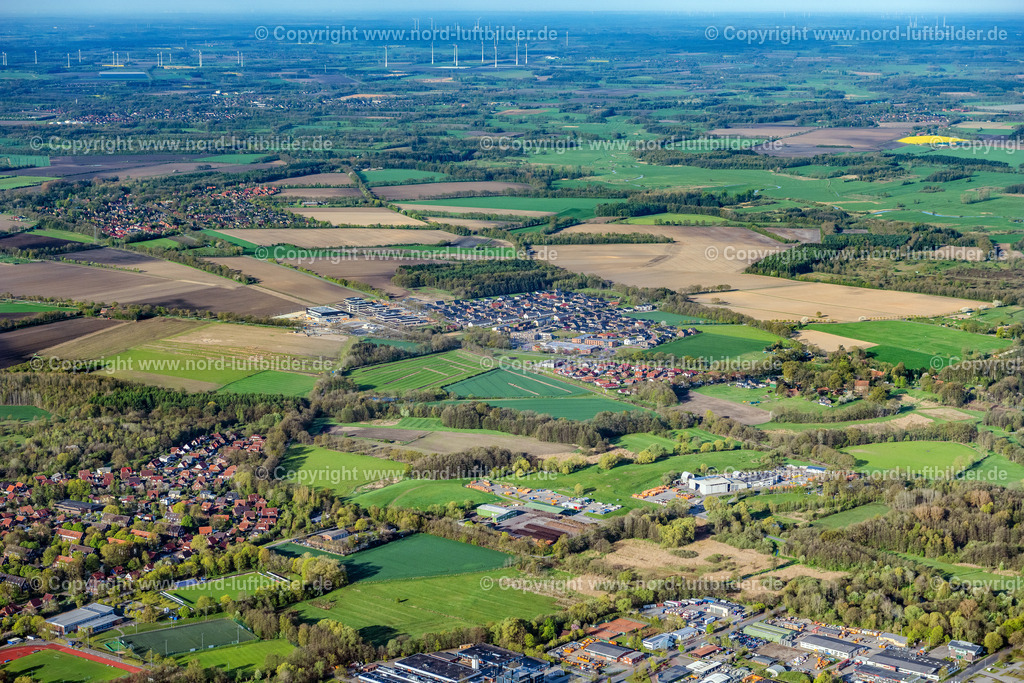 Stade_Riensförde_ELS_4549010523 | STADE 01.05.2023 Baustelle zum Neubau einer Einfamilienhaus- Siedlung " Heidesiedlung " im Ortsteil Riensförde in Stade im Bundesland Niedersachsen, Deutschland. Weiterführende Informationen bei: Claudia Blaurock  Landschaftsarchitektur,  GOLDBECK GmbH,  PD - Berater der öffentlichen Hand GmbH,  gmp International GmbH. // Construction site of residential area of single-family settlement " Heidesiedlung " in the district Riensfoerde in Stade in the state Lower Saxony, Germany. Further information at: Claudia Blaurock  Landschaftsarchitektur,  GOLDBECK GmbH,  PD - Berater der oeffentlichen Hand GmbH,  gmp International GmbH. Foto: Martin Elsen
