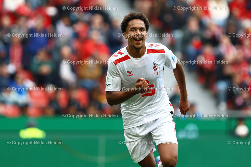 NH_Bayer04LeverkusenU19_1FCKölnU19_U19DFBNachwuchsliga_18052025 | #9 Youssoupha Niang (1. FC Köln U19) bejubelt seinen Treffer zum 2:2.Fußball I Junioren I U19 DFB-Nachwuchsliga I Saison 2024-2025 I Deutsche Meisterschaft U19, Finale I Bayer 04 Leverkusen U19 - 1. FC Köln U19 I 18.05.2025 I BayArena