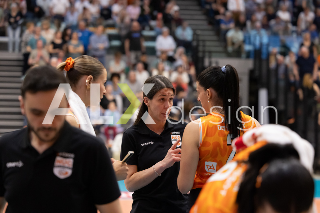Volleyball I Frauen I Saison 2025-2026 I Volleyball NLA | Women I  Playoffs Finals 1/5 I viteos NUC - VC Kanti Schaffhausen I 06.04.2026 | Laura Girolami (CH) (Viteos NUC) – Cheftrainer - Realisiert mit Pictrs.com