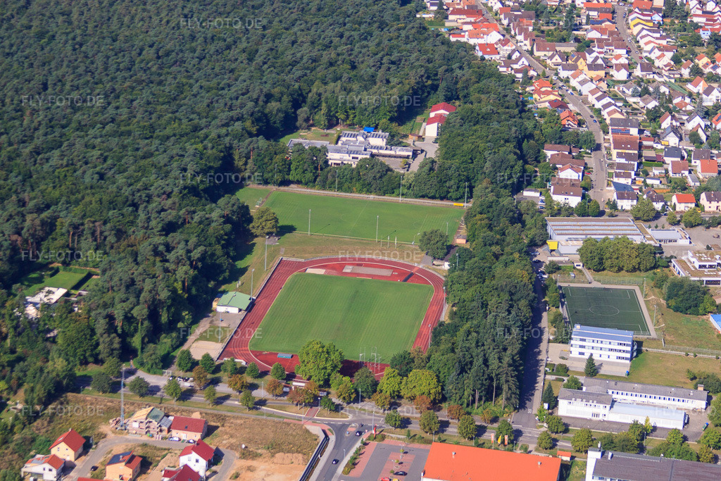 Luftbild: Sportplätze des SV Rülzheim 1920 e.V. in Rülzheim im Bundesland Rheinland-Pfalz in Deutschland. Foto: IMG_52322.jpg vom 19.08.2012 durch Werner Riehm/FLY-FOTO.deSportverein 1920 Rülzheim e.V - #lilablut