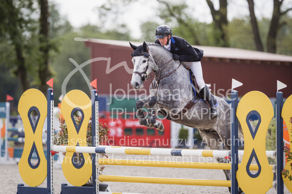 230516_Mühlen_03SprPf-A-356 | Deine schönsten Turniermomente als professionelle Fotos! Entdecke hochwertige Pferdesport-Fotografie im Online-Shop. Jetzt Fotos finden & bestellen!