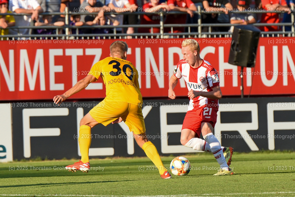 Fussball, 3. Liga, Wuerzburg Kickers vs. SG Sonnenhof Grossaspach, 30.07.2019 | Fussball, 3. Liga, Wuerzburg Kickers vs. SG Sonnenhof Grossaspach, 30.07.2019; in der Flyeralarm ARENA in Wuerzburg, (Deutschland)

Bild:  Dan-Patrick Poggenberg 30 (SG Sonnenhof Grossaspach), Luke Hemmerich 21 (Wuerzburger Kickers)

DFL REGULATIONS PROHIBIT ANY USE OF PHOTOGRAPHS as IMAGE SEQUENCES and/or QUASI-VIDEO. - Realisiert mit Pictrs.com