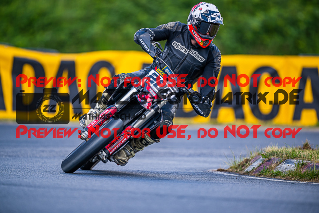 MaZZes_FotoMatrix_220528_2006 | Fotograf Mathias Schmid
Sportfotograf,
Eventfotograf,
Hochzeitsfotograf,
Portraitfotograf